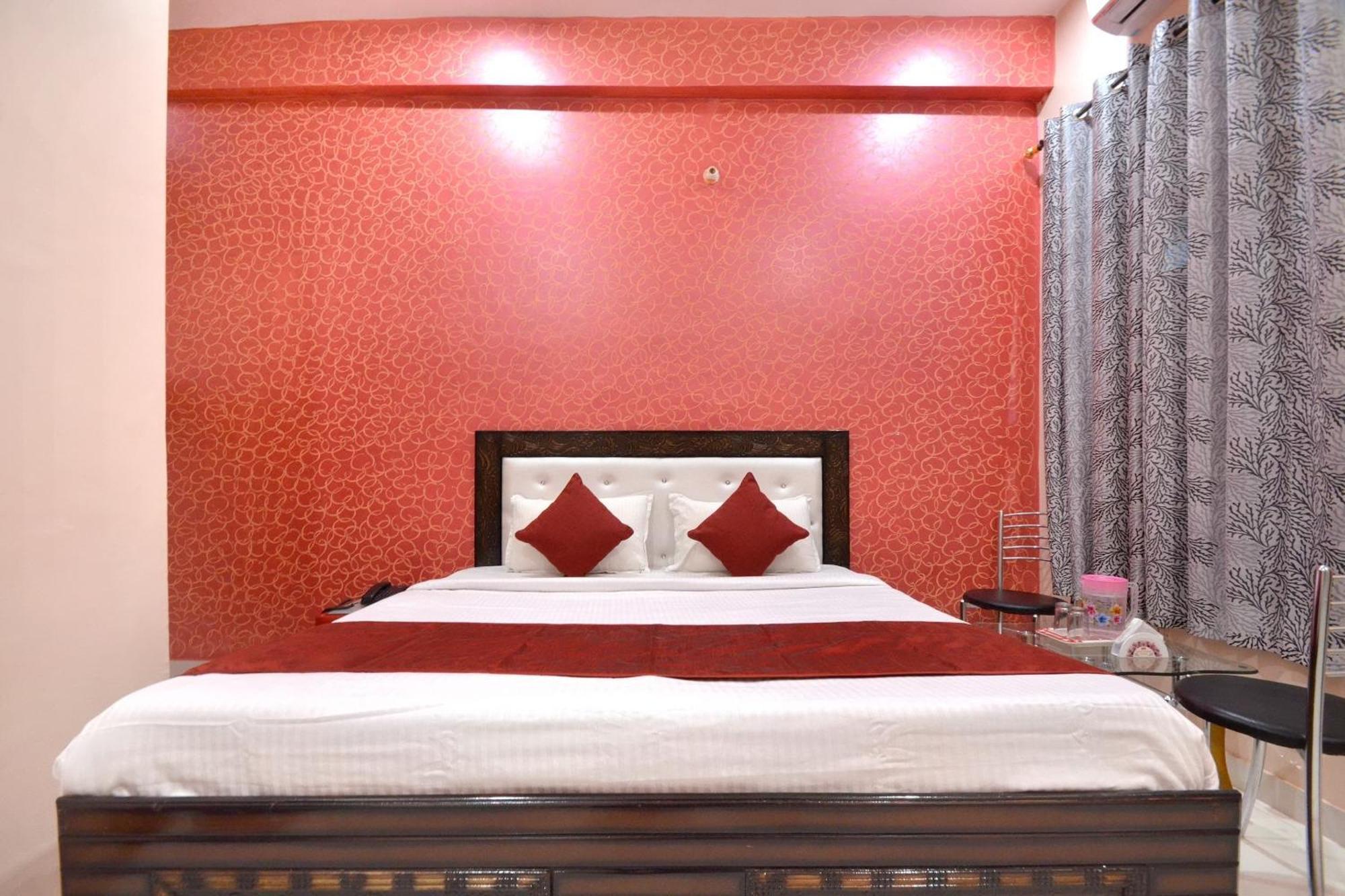 Hotel O Galaxy Nayagaon Bagian luar foto