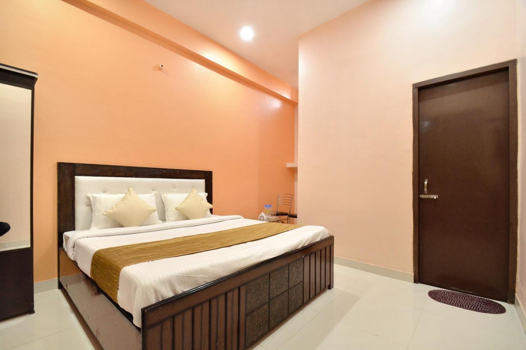 Hotel O Galaxy Nayagaon Bagian luar foto